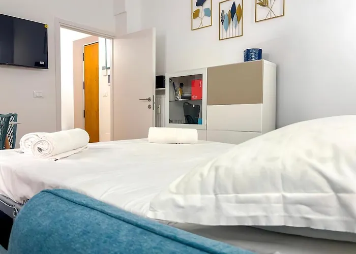 Modern With Private Balcony Near Colosseum * Рим