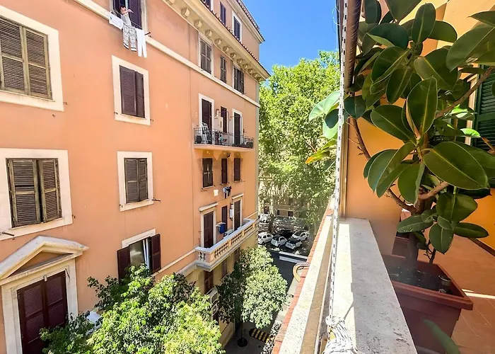 Modern With Private Balcony Near Colosseum Рим