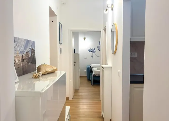 Modern With Private Balcony Near Colosseum