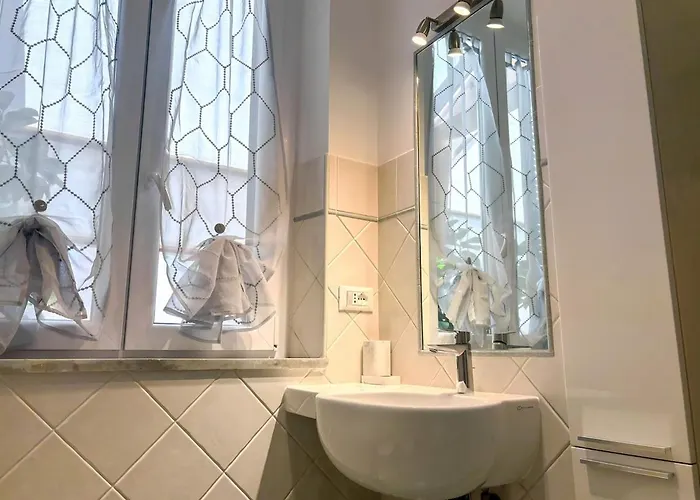 Modern With Private Balcony Near Colosseum Апартаменты