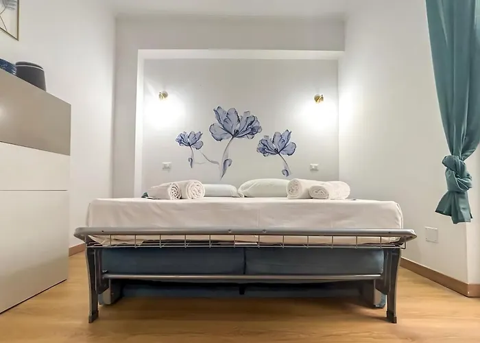Апартаменты Modern With Private Balcony Near Colosseum