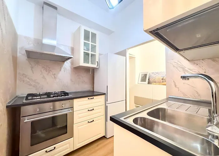 Modern With Private Balcony Near Colosseum Рим