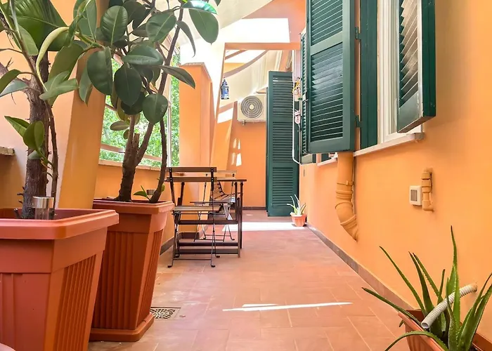 Modern With Private Balcony Near Colosseum Апартаменты Рим