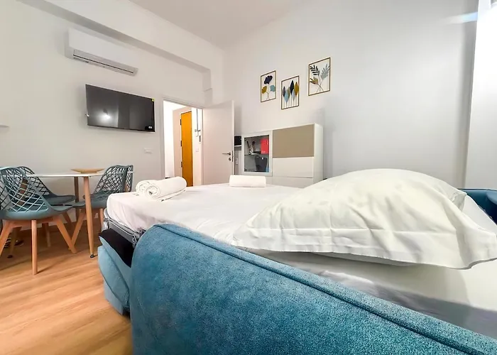Modern With Private Balcony Near Colosseum